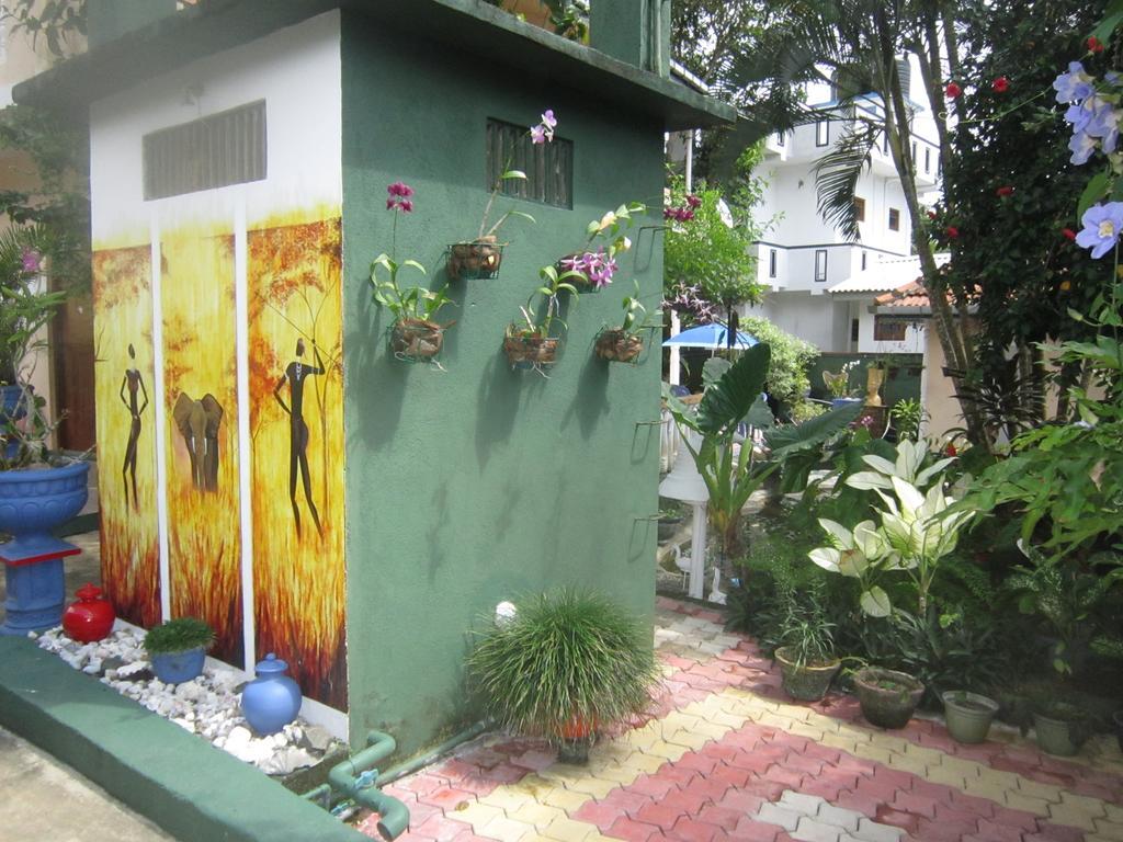 Hilda Guest House Hikkaduwa Esterno foto