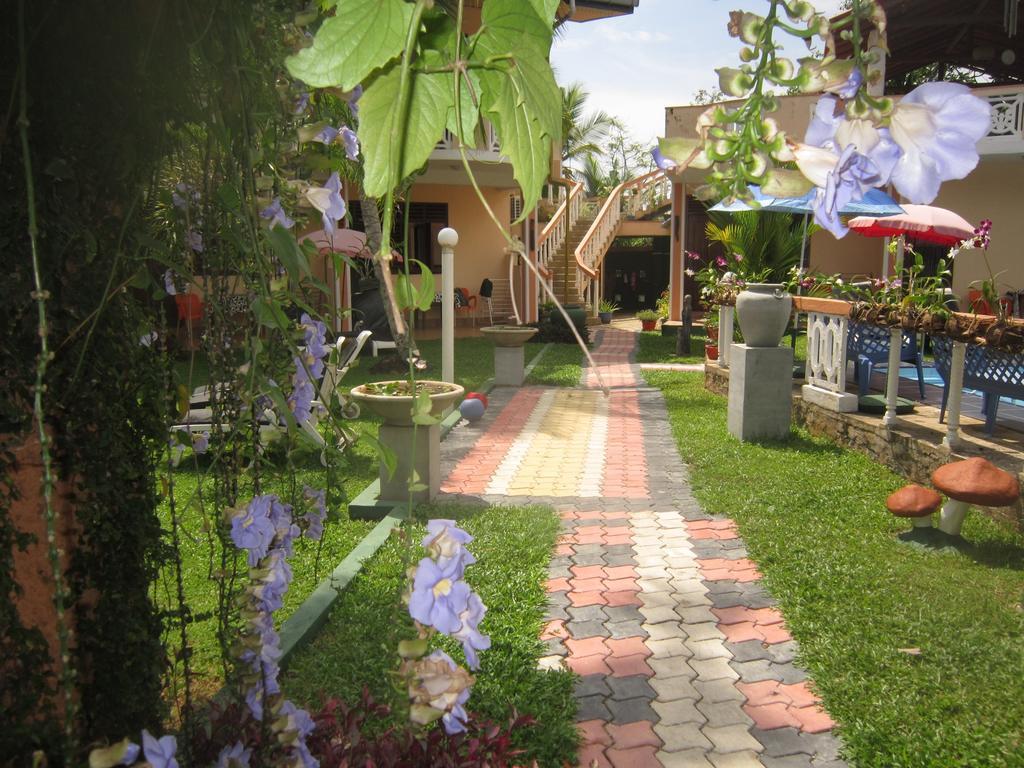 Hilda Guest House Hikkaduwa Esterno foto