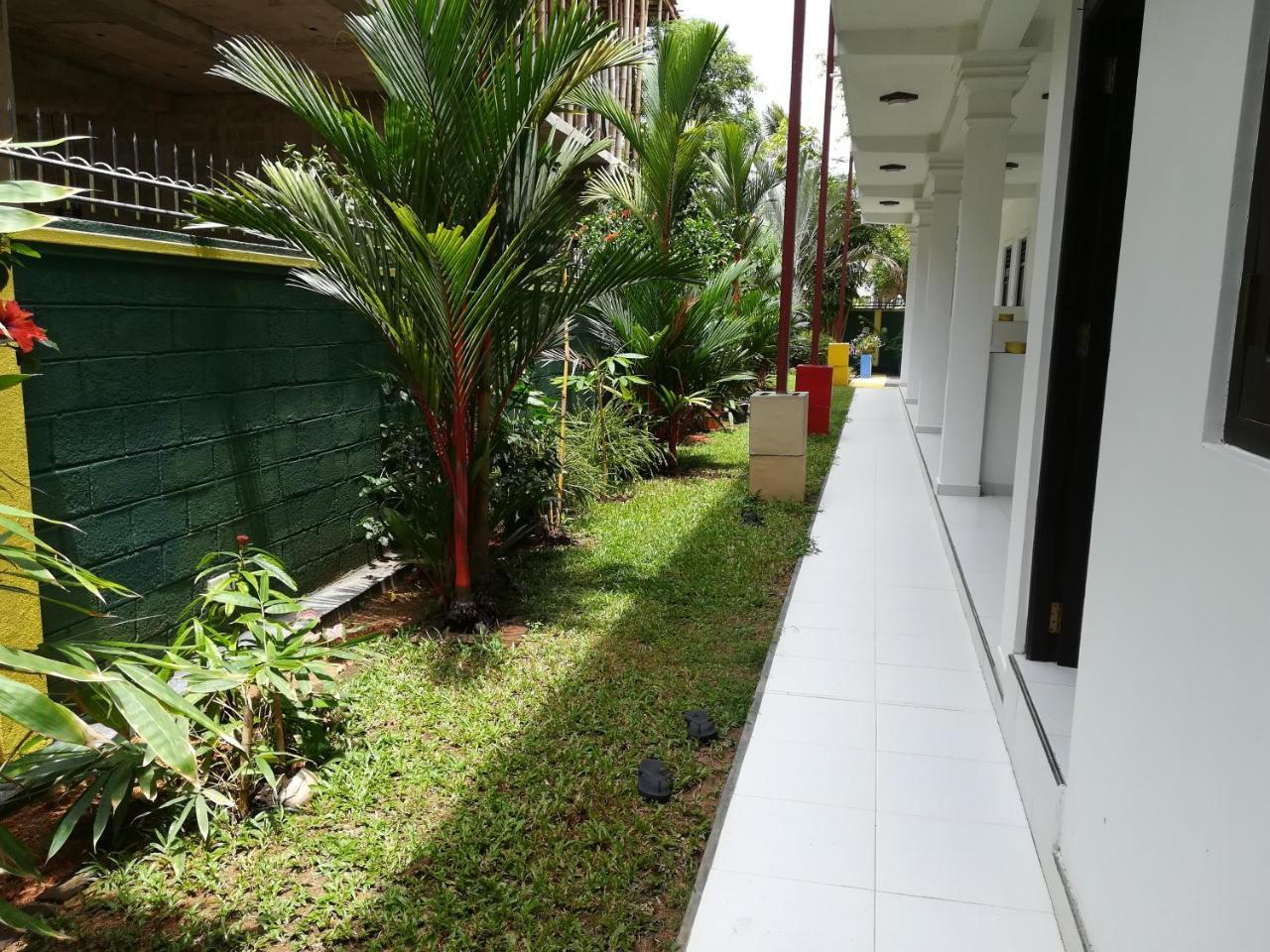 Hilda Guest House Hikkaduwa Esterno foto
